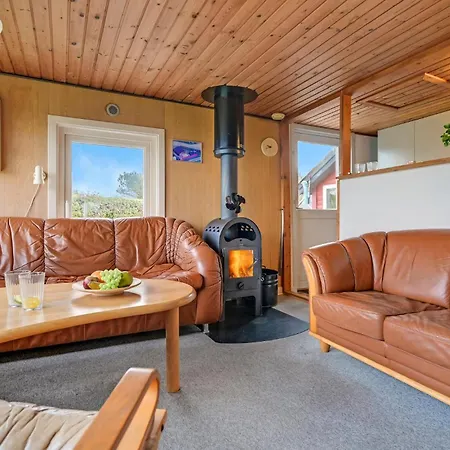 1 Bedroom Awesome In Feriehus Allingåbro