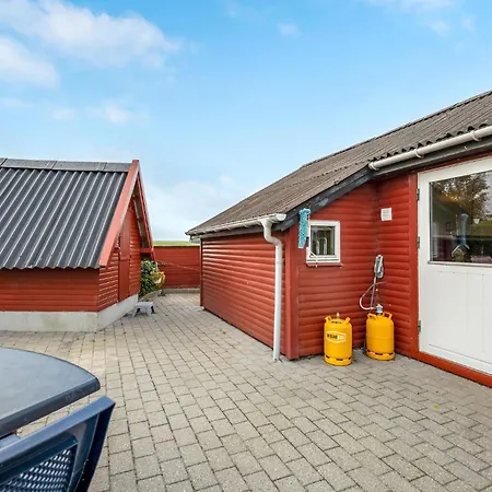 1 Bedroom Awesome In Feriehus *